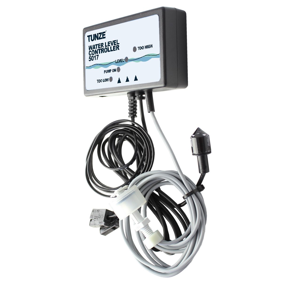 Grauer TUNZE Wasserstandsregler 5017 mit weißem Display, das Füllstand und Status 'TOO HIGH', 'LEVEL', 'PUMP ON', 'TOO LOW' zeigt. Unten schwarze/graue Kabel mit weißem Schwimmerschalter und schwarzem Sensor, locker aufgewickelt.