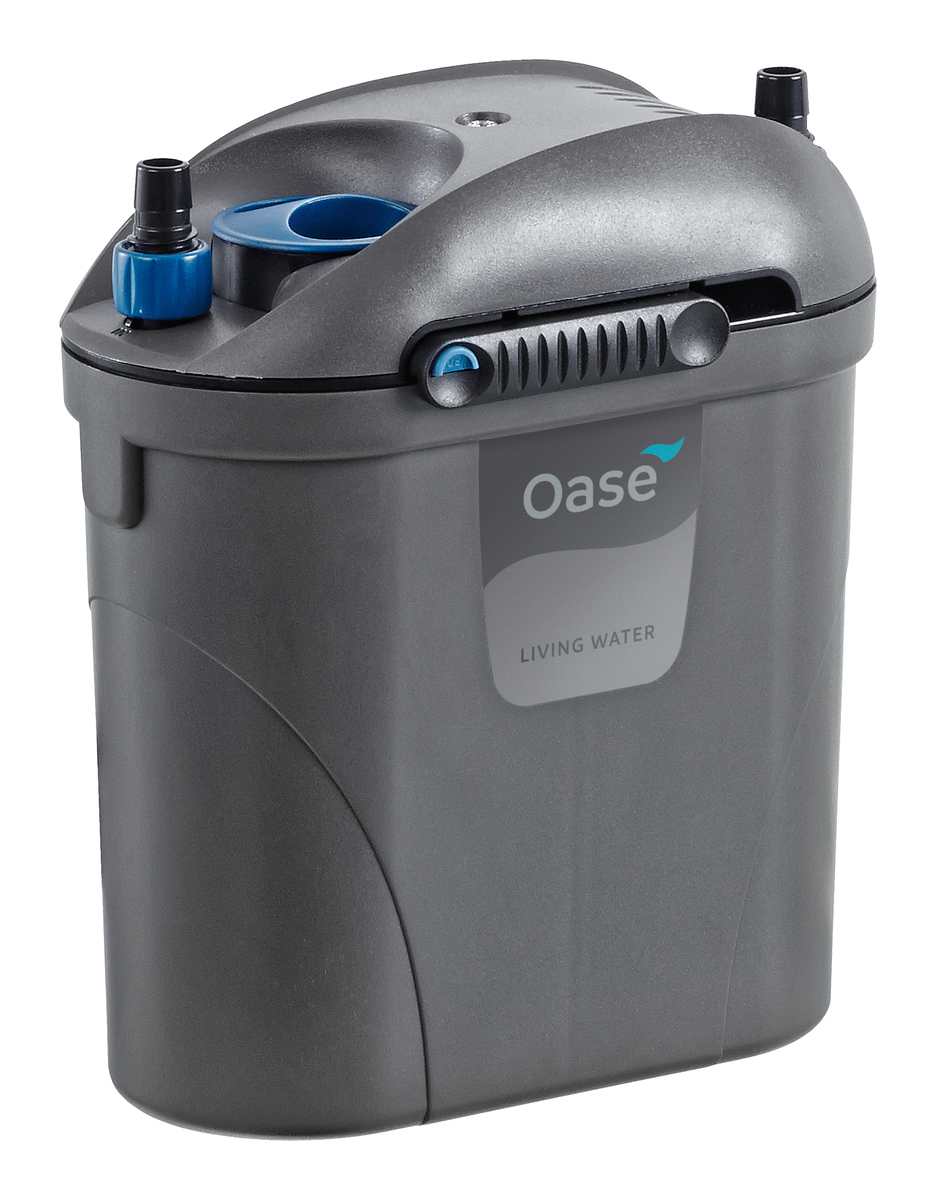 Kompakter, dunkelgrauer OASE Aussenfilter für Aquarien, aufrecht stehend. Oben zwei schwarze Schlauchanschlüsse, einer mit blauem Ring. Vorn blauer Schieberegler und Oase-Logo mit "LIVING WATER" auf hellerem Feld.